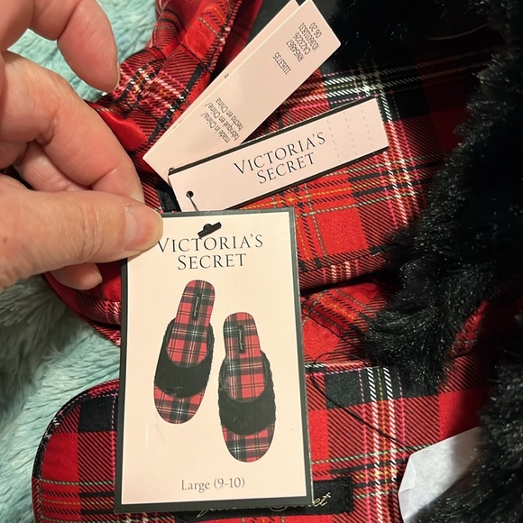 Victoria's Secret Red Plaid Slippers with silk dust cover VS110 - Picture 2 of 4